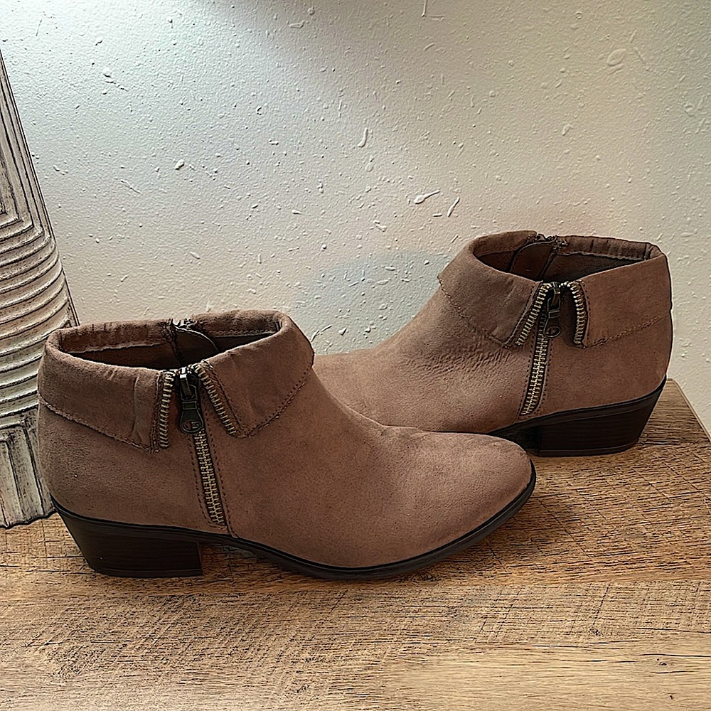 Xappeal Taupe Kenny Booties size 8 great condition